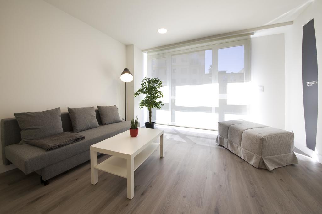 Pension T5 Donostia Suites San Sebastian Room photo