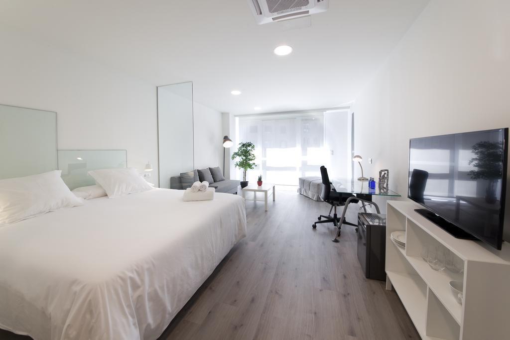 Pension T5 Donostia Suites San Sebastian Room photo