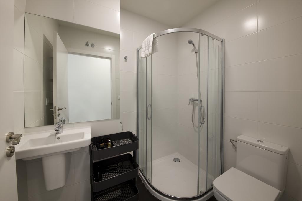 Pension T5 Donostia Suites San Sebastian Room photo